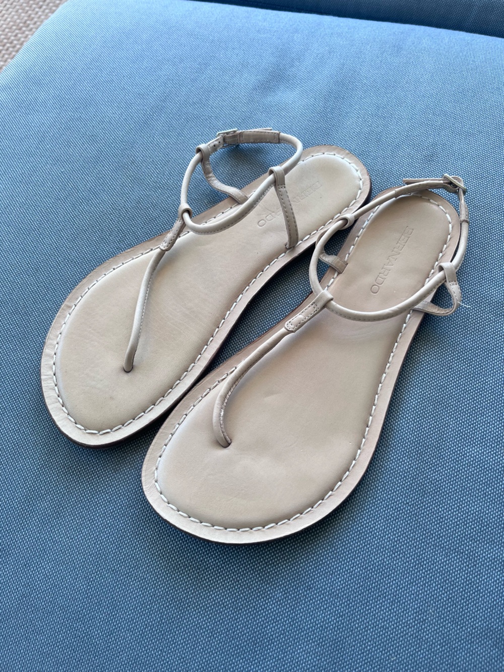 Bernardo Hercu Dune Calf Thong Sandal in Tan size 8